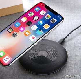 微博：2024年新澳門正版資料大全免費-iPhone16或改善無線充電功能，升級20W無線充電，充電環(huán)明顯更薄  第2張